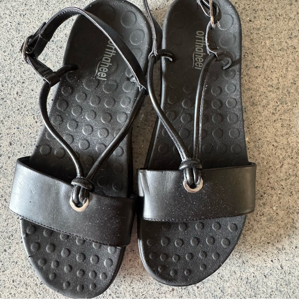 Orthaheel Mia  Black Textured Footwear
Size 9 Never worn Width M Excellent.